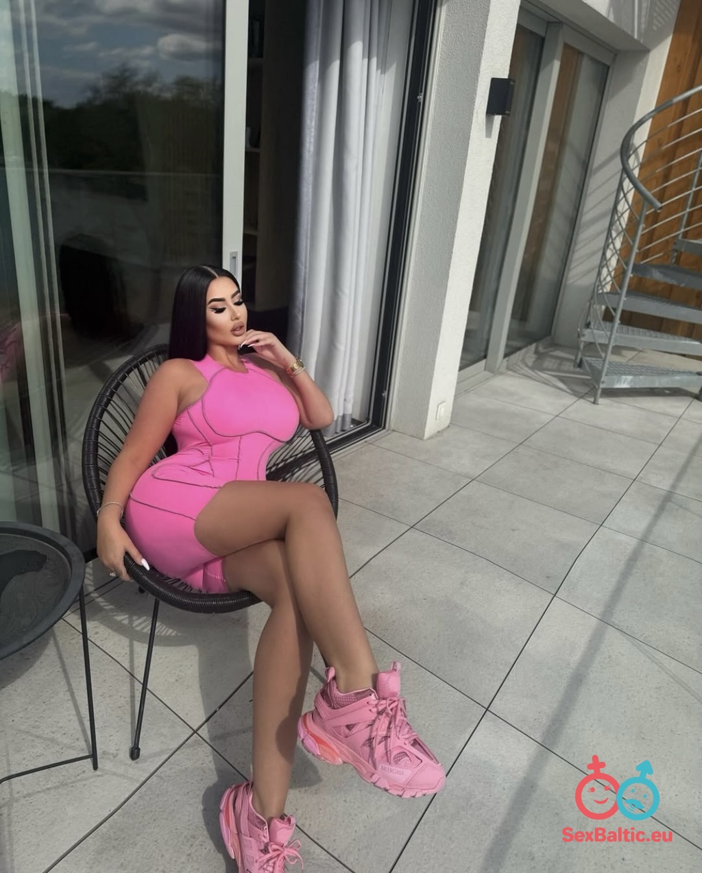 Laura333 ()